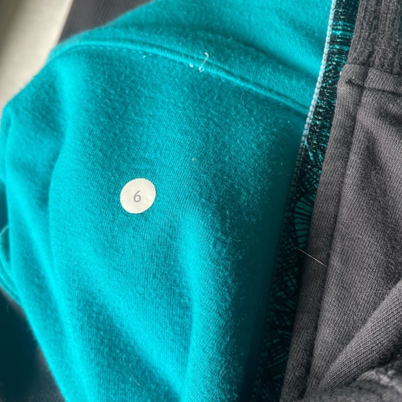 Lululemon zip jacket with hood sz 6 - Picture 5 of 5